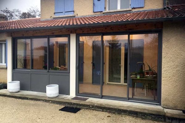 Fermeture d’une terrasse existante à Grane avec mise en place de châssis aluminium coulissants